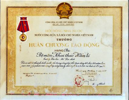 Bộ môn Khai thác Hầm lò nhận Huân chương lao động hạng ba