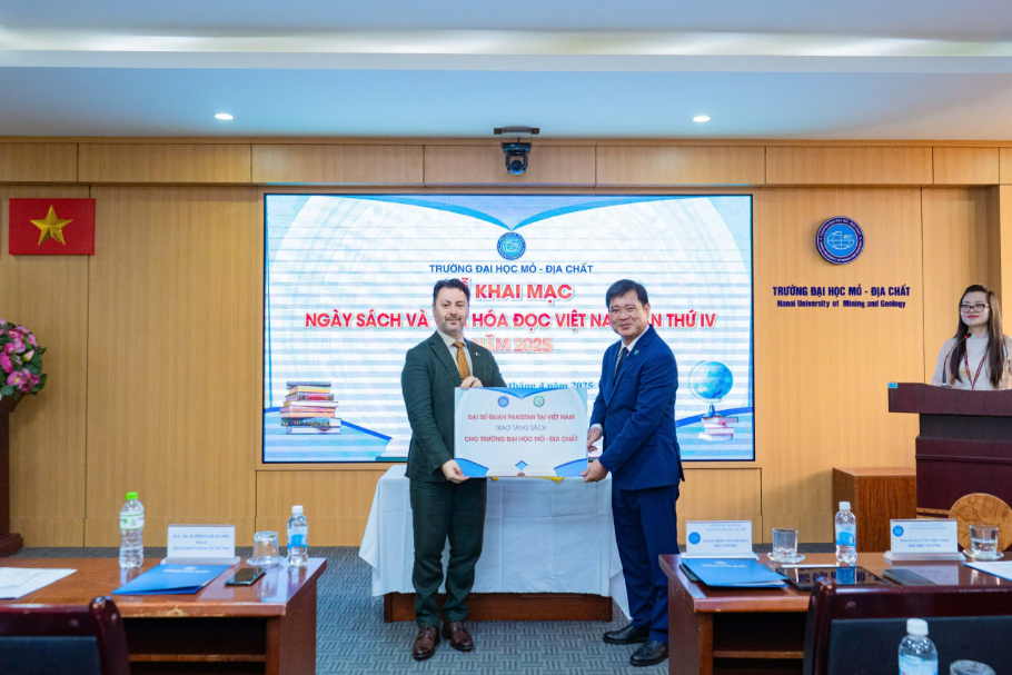 Trường Đại học Mỏ – Địa chất tổ chức Ngày sách và văn hóa đọc 2025 - Cùng sách bước vào kỷ nguyên vươn mình của dân tộc