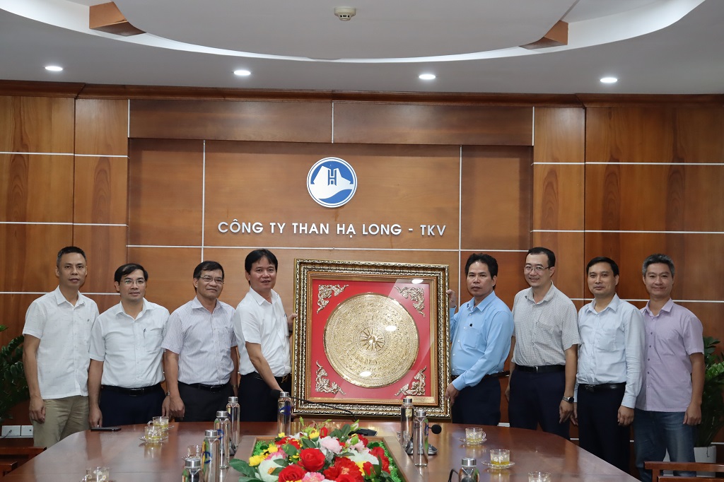 Bộ môn Khai thác hầm lò - Trường Đại học Mỏ Địa chất tham quan kỹ thuật tại Mỏ than Khe Chàm II-IV, Công ty Than Hạ Long - TKV