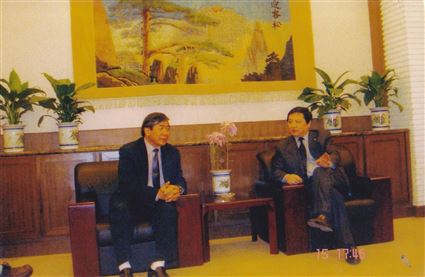 PGS.TS. Trần Xuân Hà trao đổi về những nội dung hợp tác đào tạo - NCS Khoa học  với Đại học Hoa Bắc, Trung Quốc