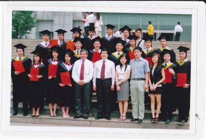 Dự lễ trao bằng tốt nghiệp cho sinh viên VN tại đại học Hoa Bắc, Trung Quốc