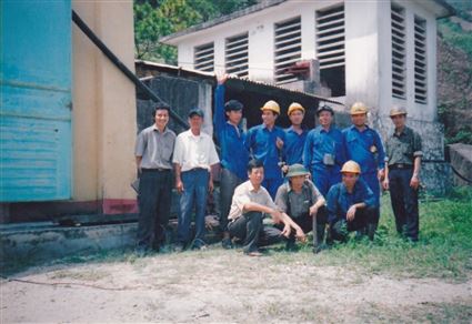 Cán bộ Bộ môn KTHL thực hiện đề tài nghiên cứu mỏ than Tân Lập năm 2006