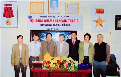 Hội đồng chấm luận văn Thạc sĩ ngành khai thác mỏ hầm lò Khóa 10
