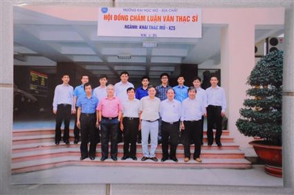 Hội đồng chấm luận văn Thạc sĩ chuyên ngành khai thác mỏ hầm lò khóa 25