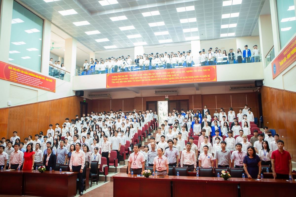 Giới thiệu Trường Đại học Mỏ - Địa chất